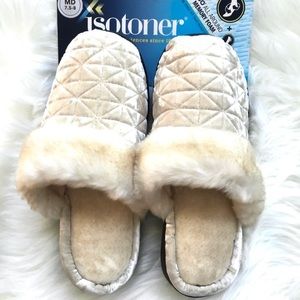 🆕 Isotoner Women’s Crushed Velour Slippers - White Cream